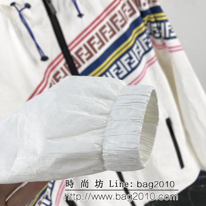 FENDI芬迪 系列款 19ss春季斜杠印花 定制科技折痕面料 男款風衣外套 ydi2498